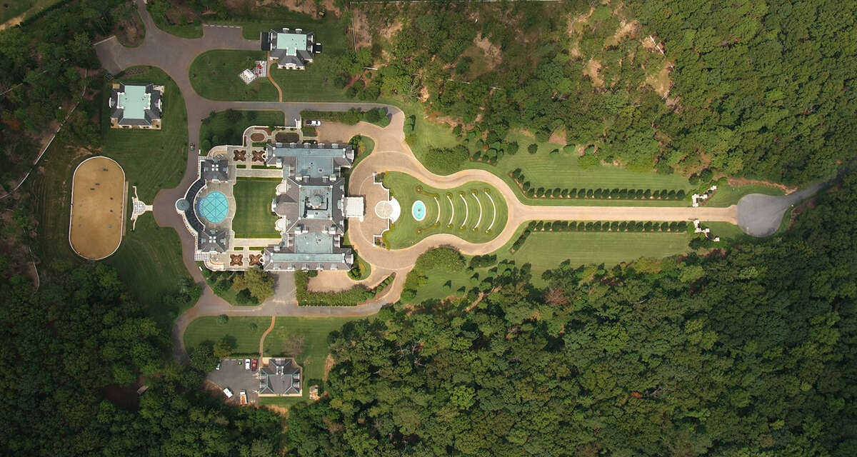 Aerial view of the home and its guitar-shaped entry drive. 