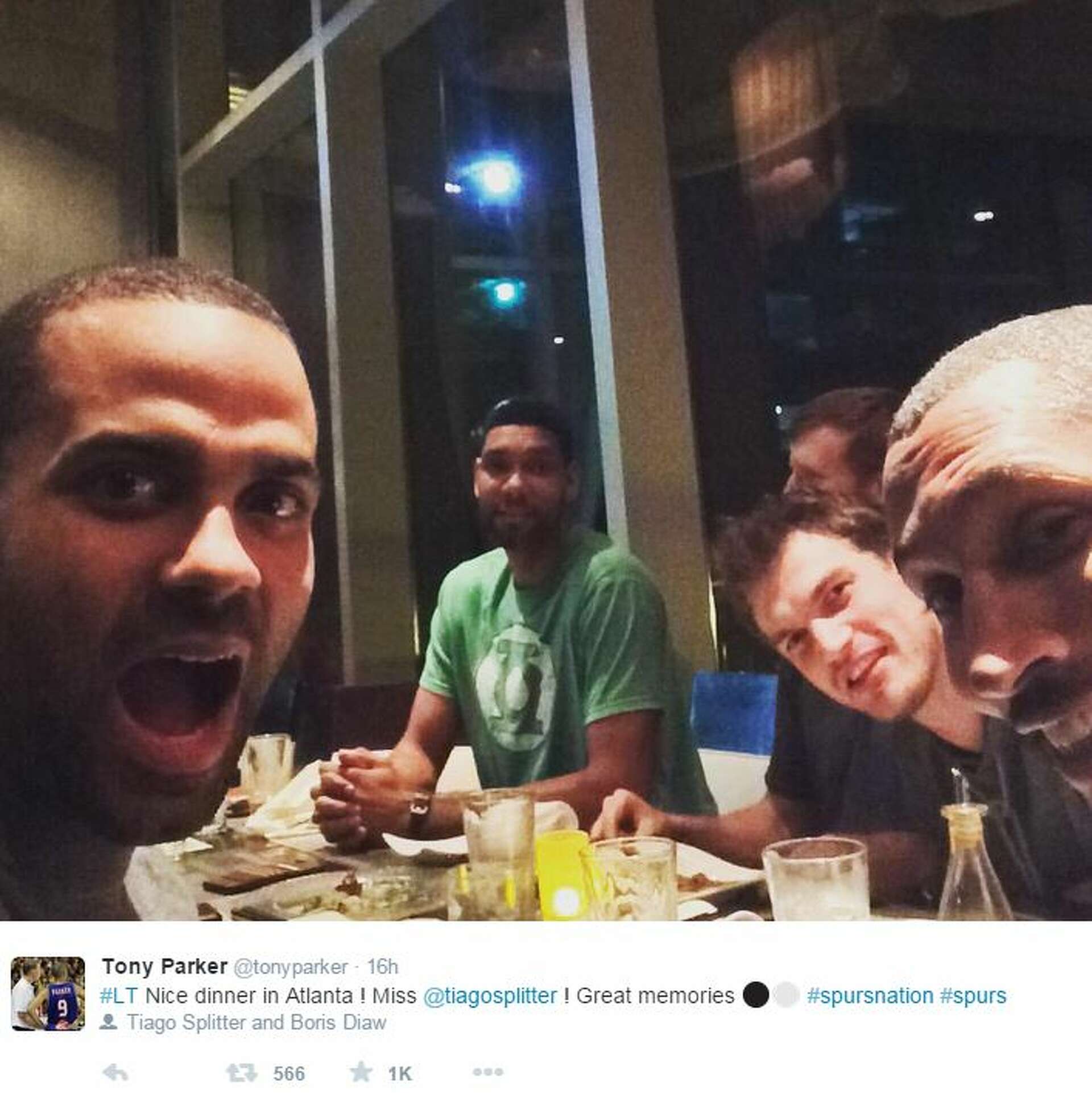 Amin, yeni yardımcı antrenör Tiago Splitter'ın yanında 🤘 : r/rockets, image size:1920x1961