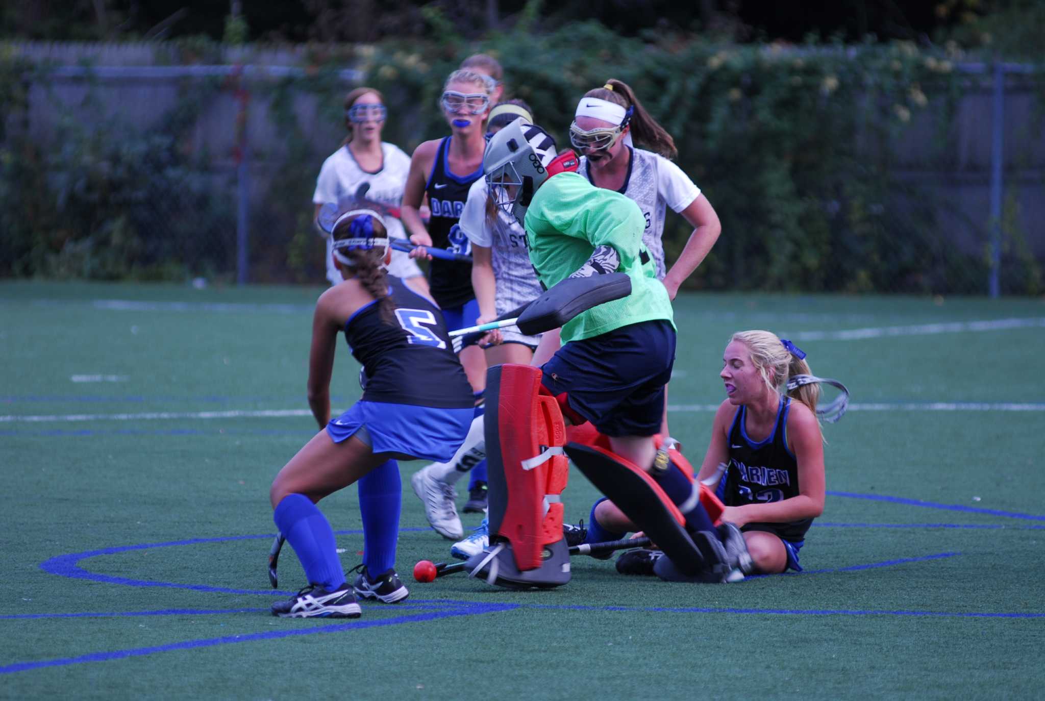 Darien field hockey shuts out Staples