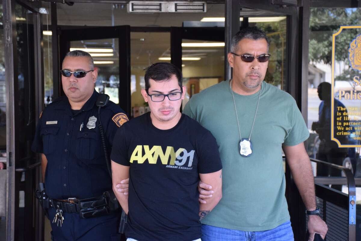 James Avery Employee Accused Of Stealing 40 000 Worth Of Jewelry In James Avery Employee Accused Of Stealing 40 000 Worth Of Jewelry In