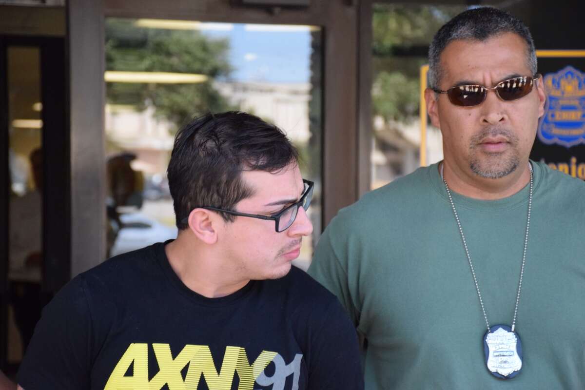 James Avery Employee Accused Of Stealing 40 000 Worth Of Jewelry In James Avery Employee Accused Of Stealing 40 000 Worth Of Jewelry In