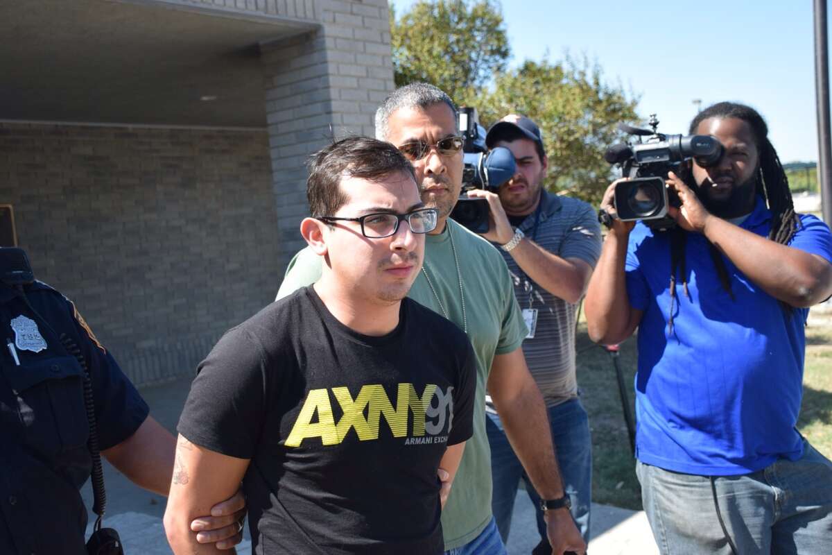 James Avery Employee Accused Of Stealing 40 000 Worth Of Jewelry In James Avery Employee Accused Of Stealing 40 000 Worth Of Jewelry In