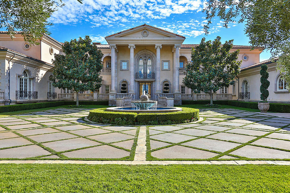 Pop star Britney Spears has purchased this mansion spanning more than 12,000 square feet for a hefty $7.4 million.
