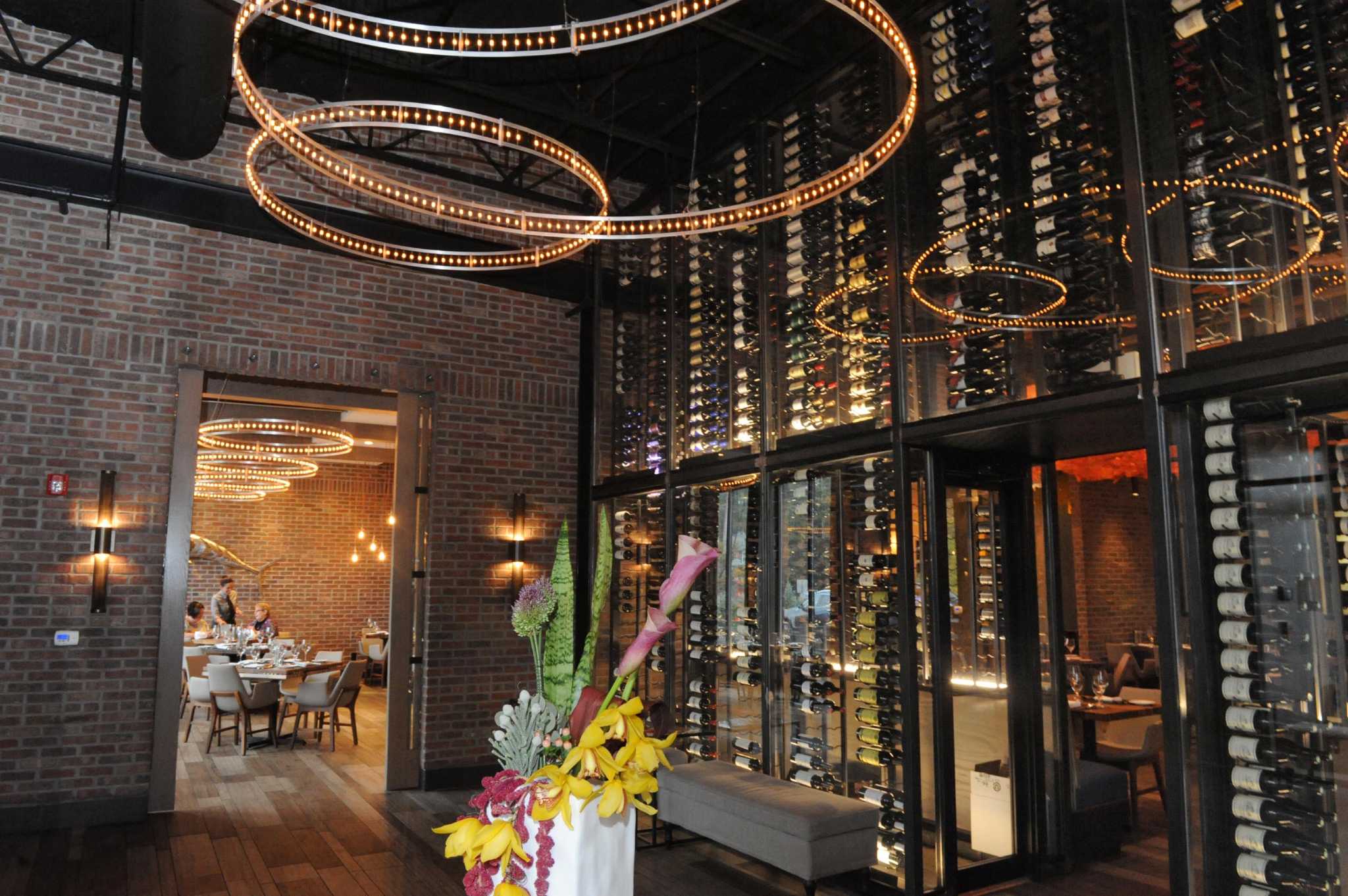 Restaurant review: Black & Blue Steak and Crab aims high and mostly succeeds