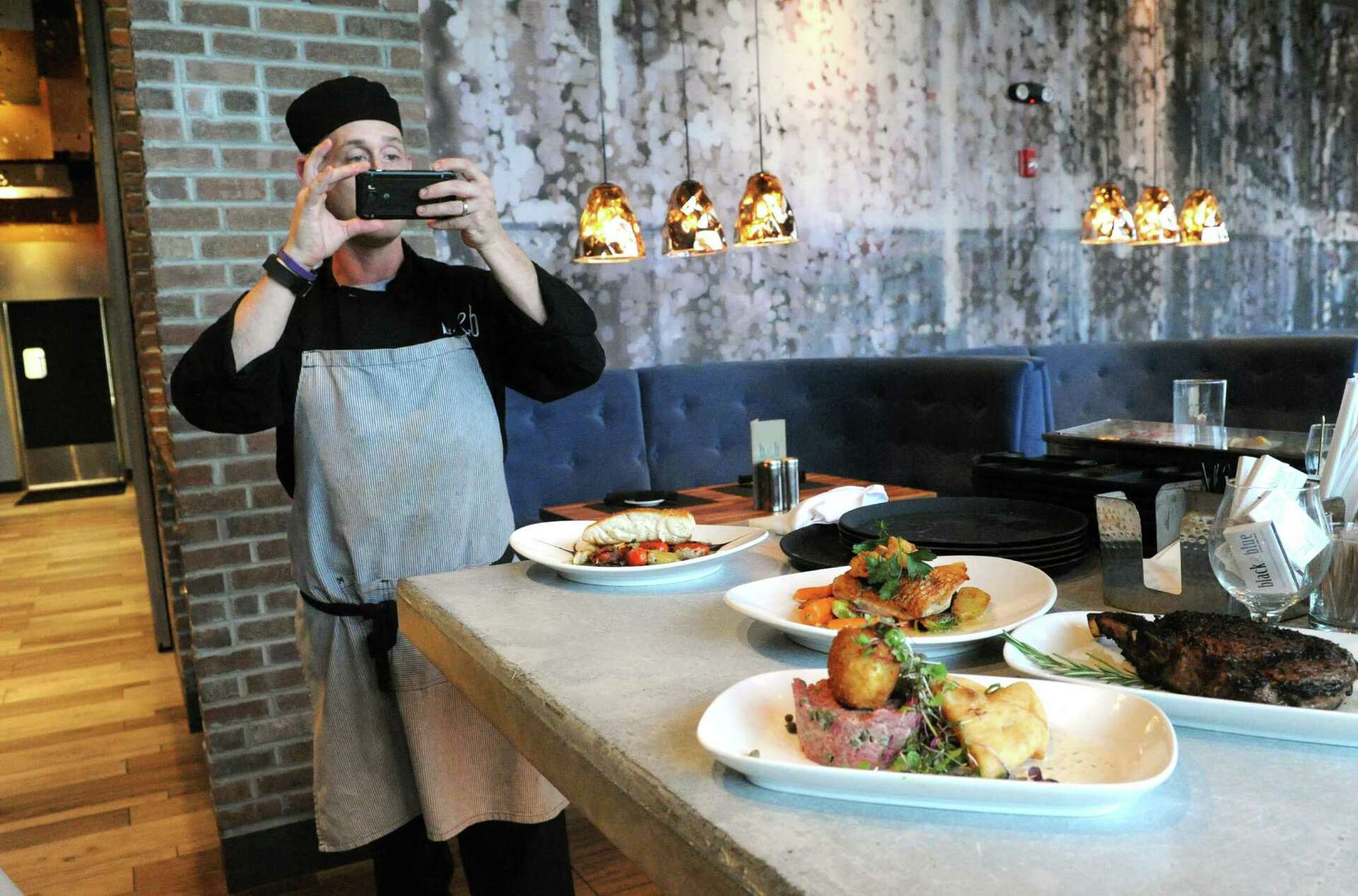 Restaurant review: Black & Blue Steak and Crab aims high and mostly succeeds