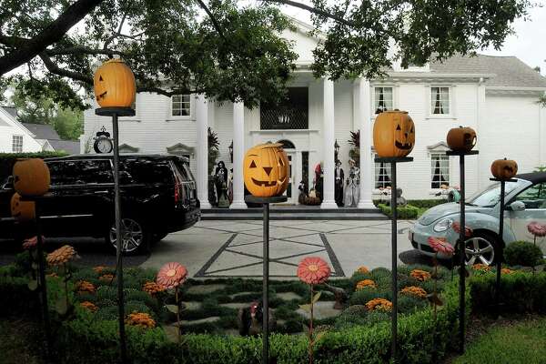 Houston Homes Go All Out For Halloween Houstonchronicle Com