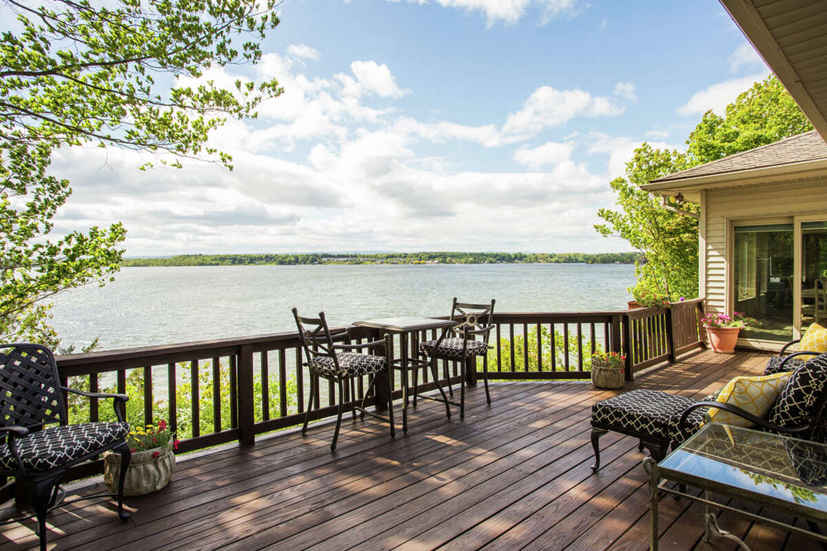 House of the Week: Posh ranch on Saratoga Lake