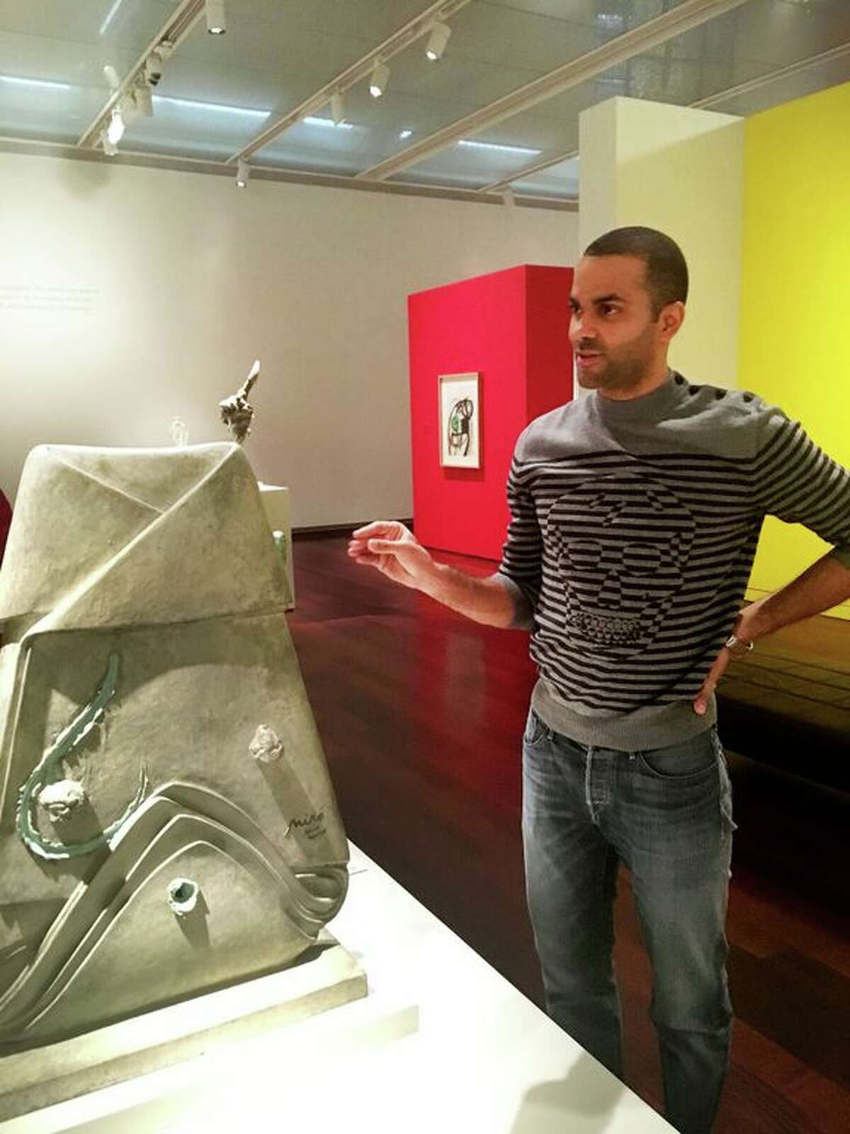 Spur Tony Parker spent much of a recent 90-minute visit to the McNay Art Museum looking at sculptures in an exhibit of work by Joan Miró.