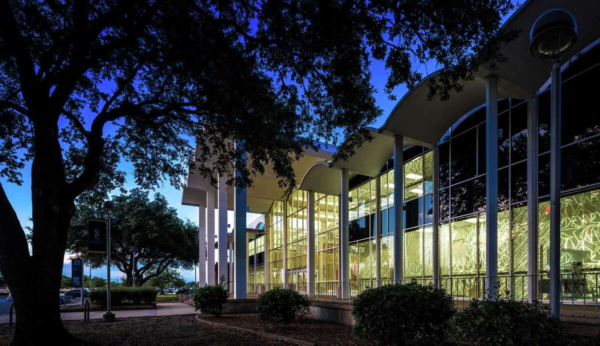 The San Jacinto College Lee Davis Library is a finalist in the heritage category of the 2015 Urban Land Institute Development of Distinction Awards.