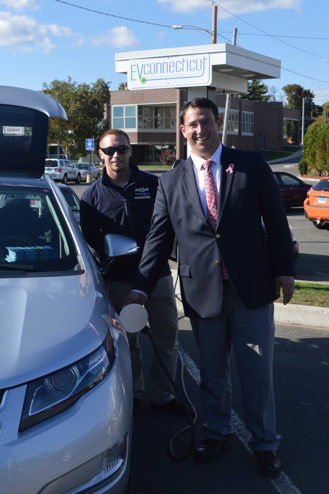 free-ev-charging-station-at-milford-library