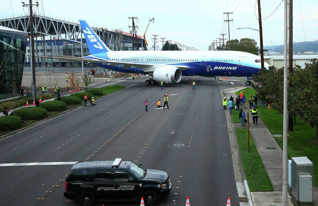 Boeing 17 70 building a house