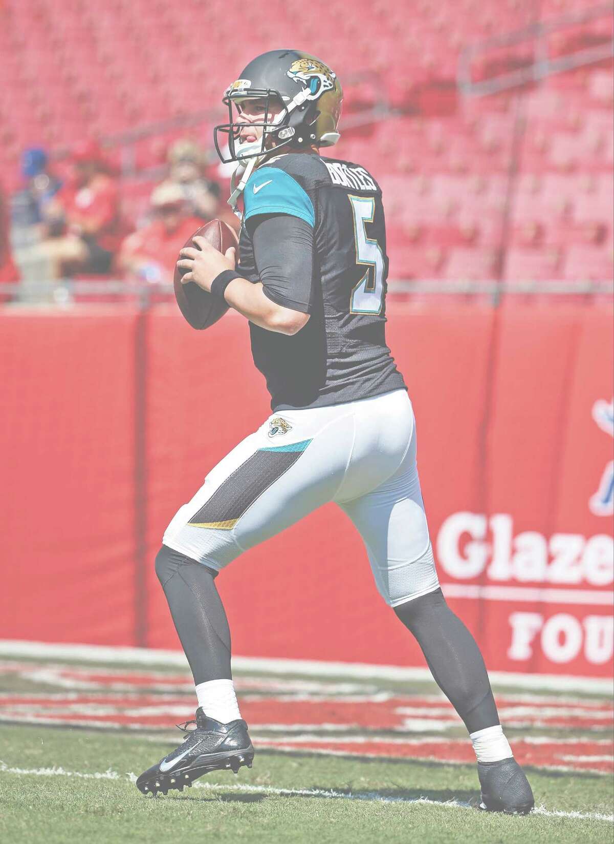 Jacksonville Jaguars quarterback Blake Bortles (5) warms up before the start of an NFL football game against theTampa Bay Buccaneers Sunday, Oct. 11, 2015, in Tampa, Fla. (AP Photo/Brian Blanco)