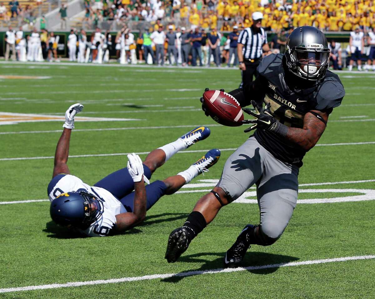 Baylor's Shock Linwood leaves West Virginia safety Dravon Askew-Henry empty-handed on a touchdown run.