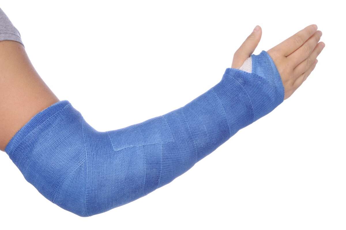 Employee broke his arm reaching to grab a falling sandwich.