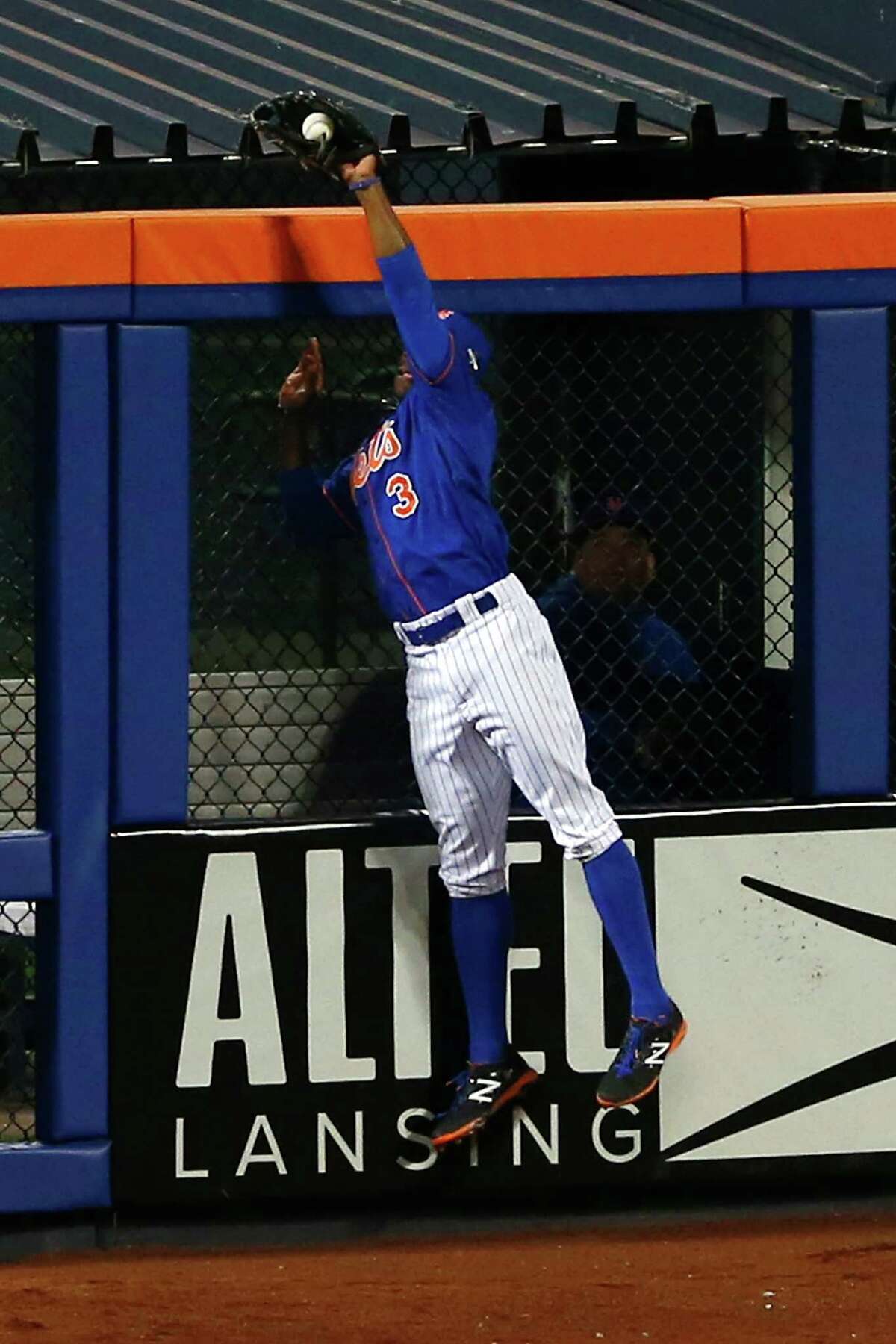 Mets right fielder Curtis Granderson performs an act of thievery on a drive hit by the Cubs' Chris Coghlan in the second inning.