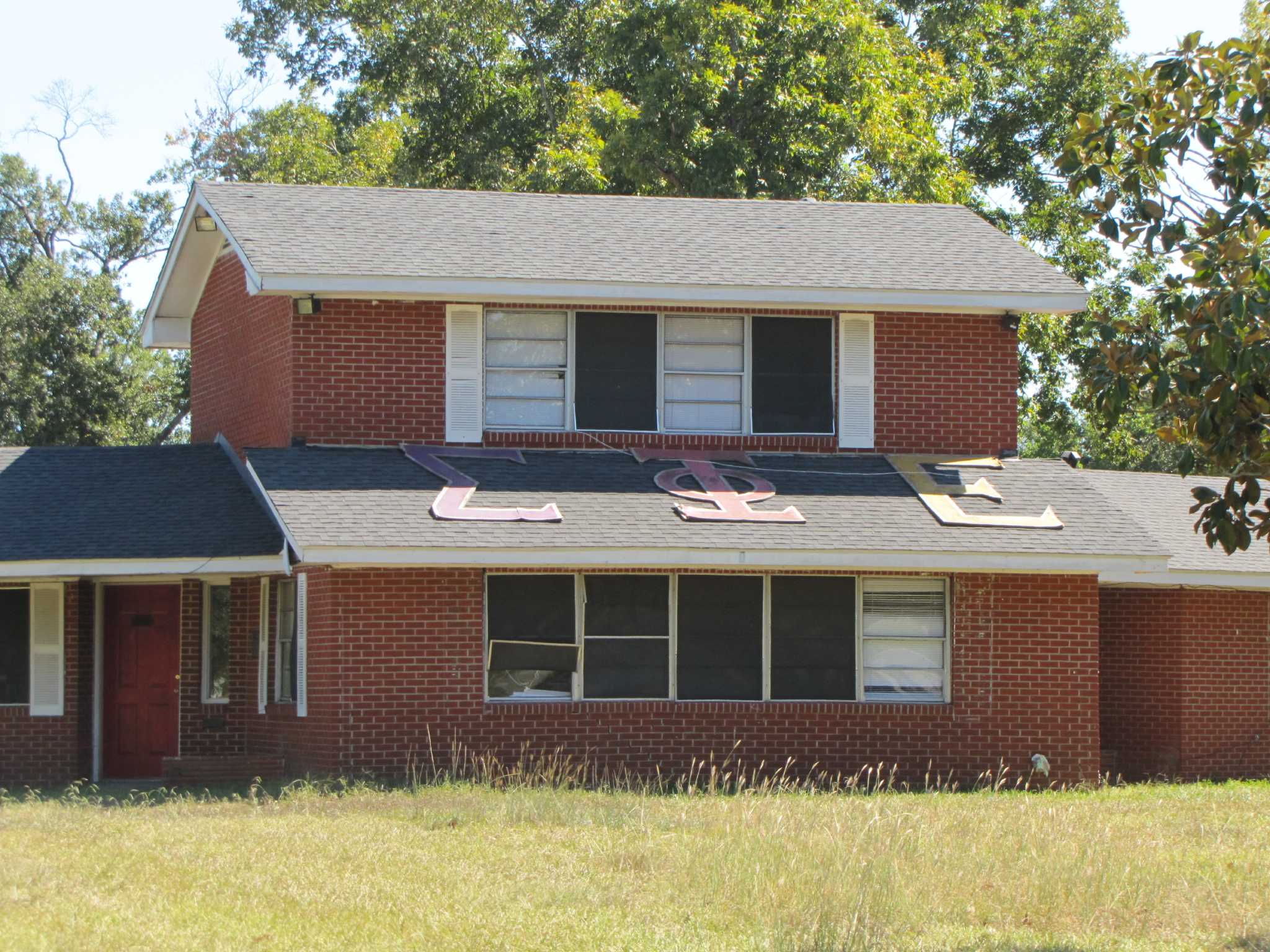 Ghost haunts Lamar fraternity house