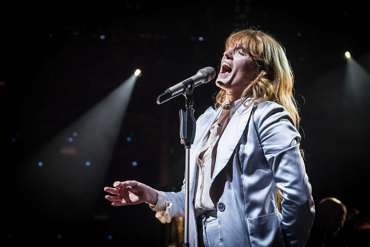 Музыка нилу. Florence and the Machine концерт. Флоренс Уэлч Эстетика. Уэлч Флоренс фигура. Janiva Magness Live Performance.
