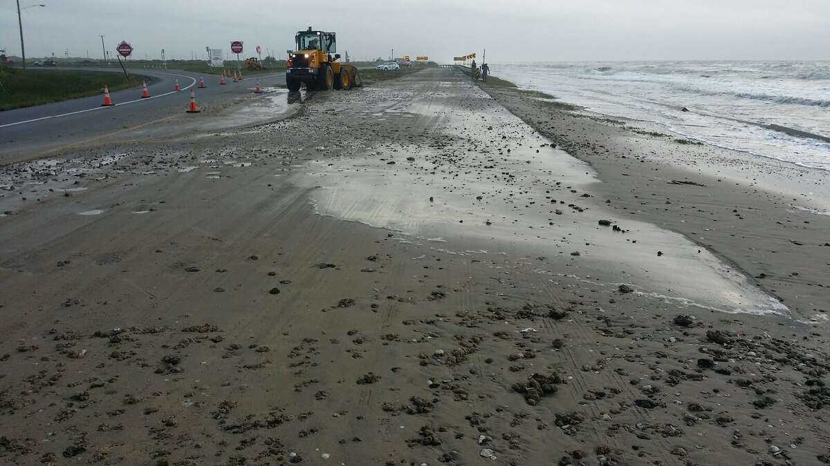 Swollen tides swamping coastal roads on Bolivar