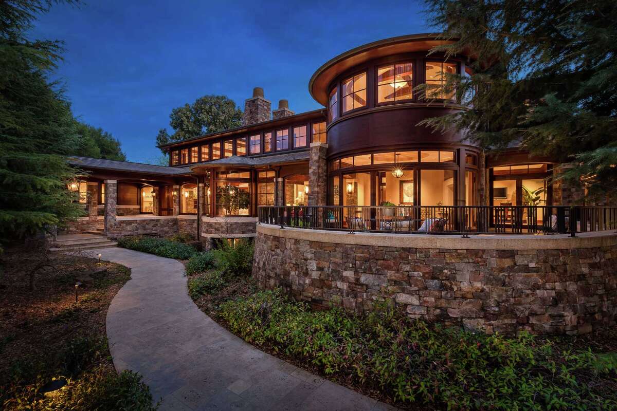 Inside real estate superagent Ken DeLeon's bling dynasty