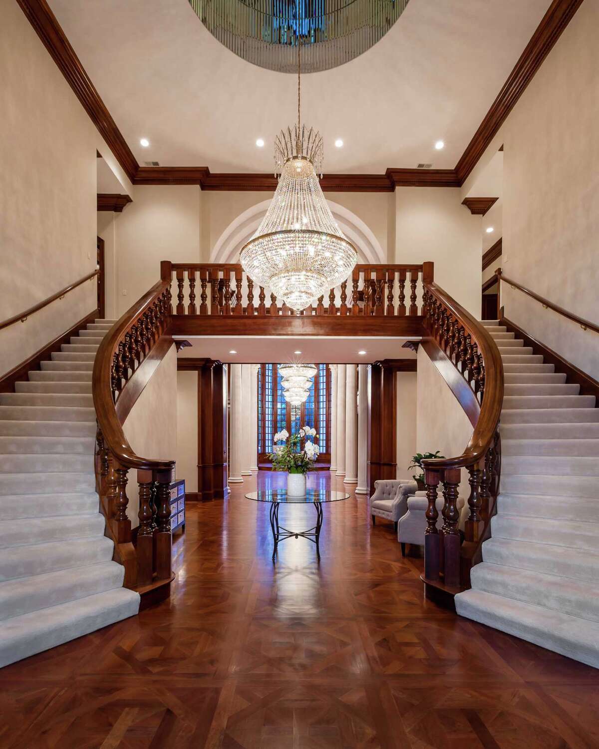 Inside real estate superagent Ken DeLeon's bling dynasty