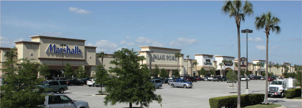 Holliday Fenoglio Fowler has arranged a loan to refinance Northline Commons at 4400 North Freeway.