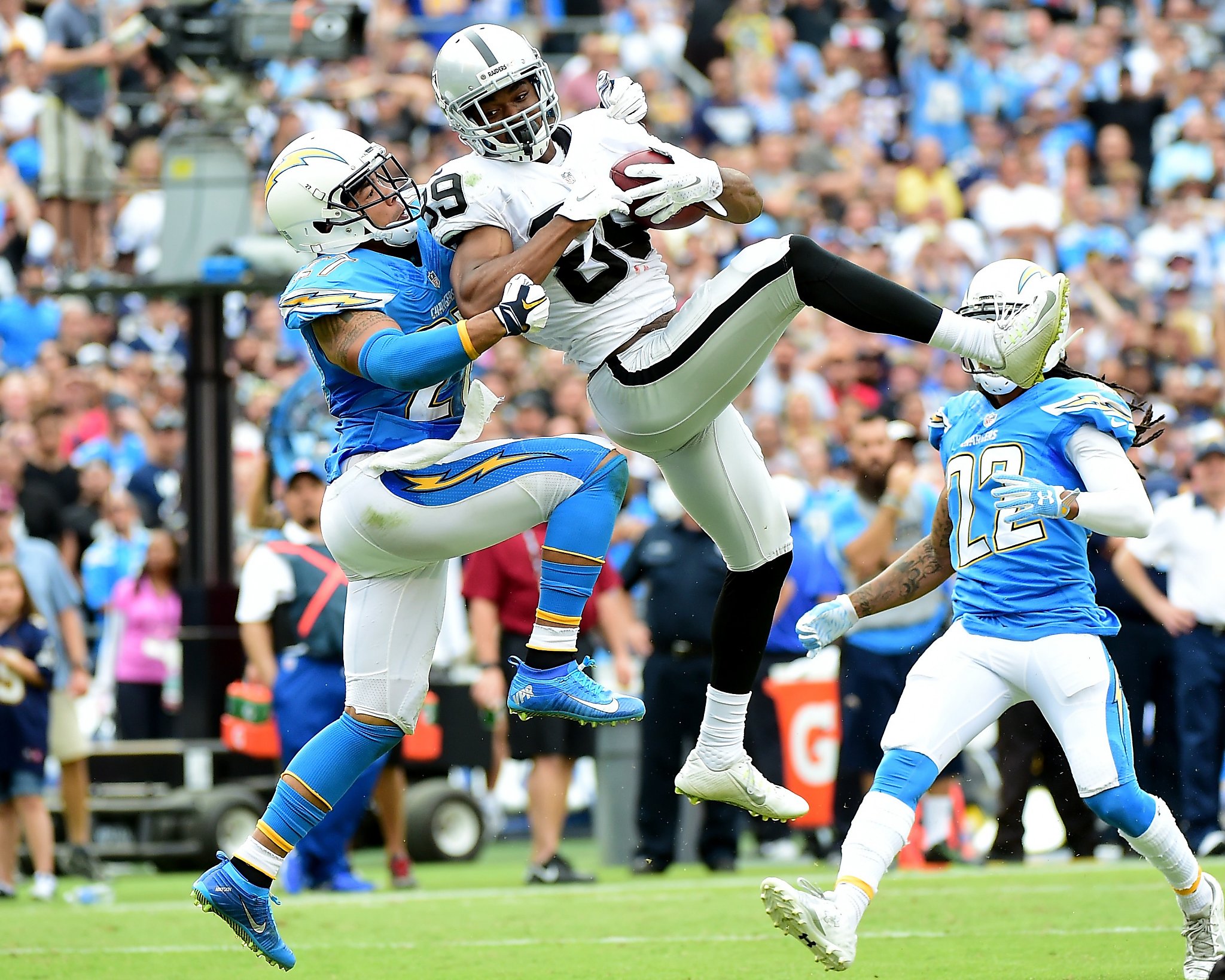 Raiders build big lead, beat Chargers 37-29