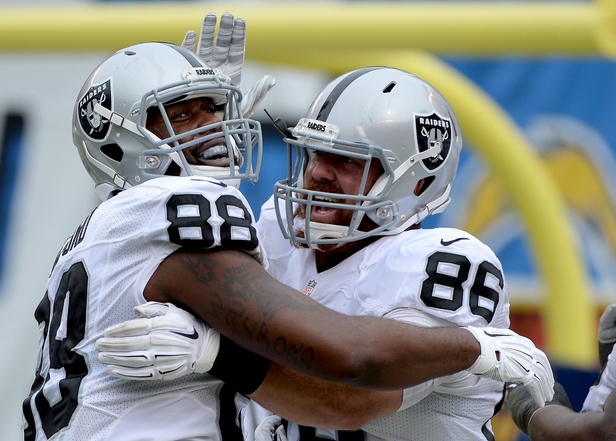 Raiders build big lead, beat Chargers 37-29