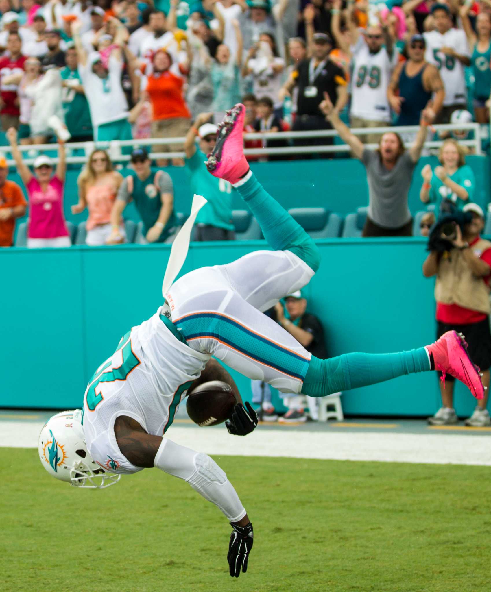 Dolphins safety Reshad Jones pulled himself from game in first