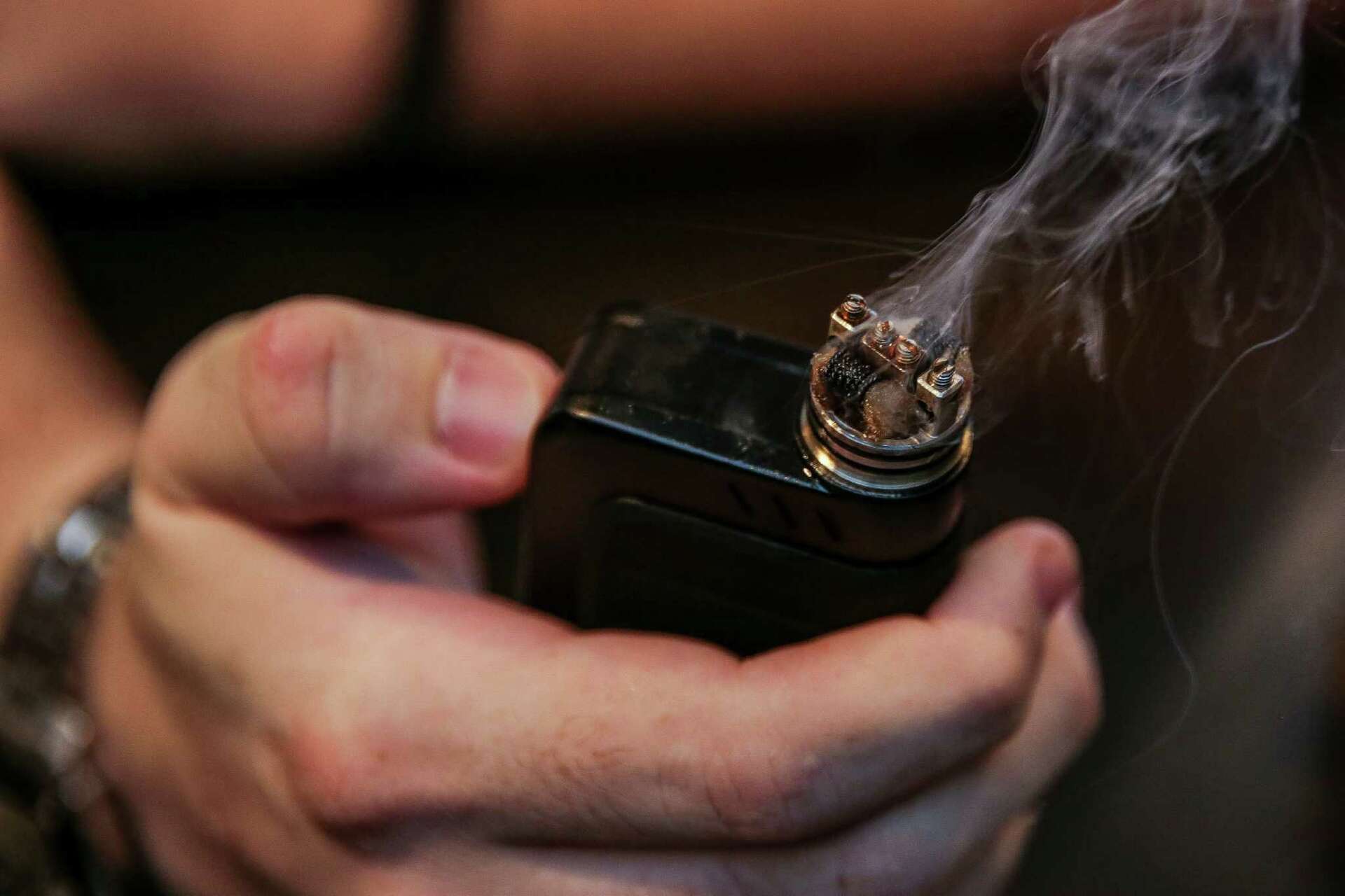 Pediatricians urge increase in smoking age to 21