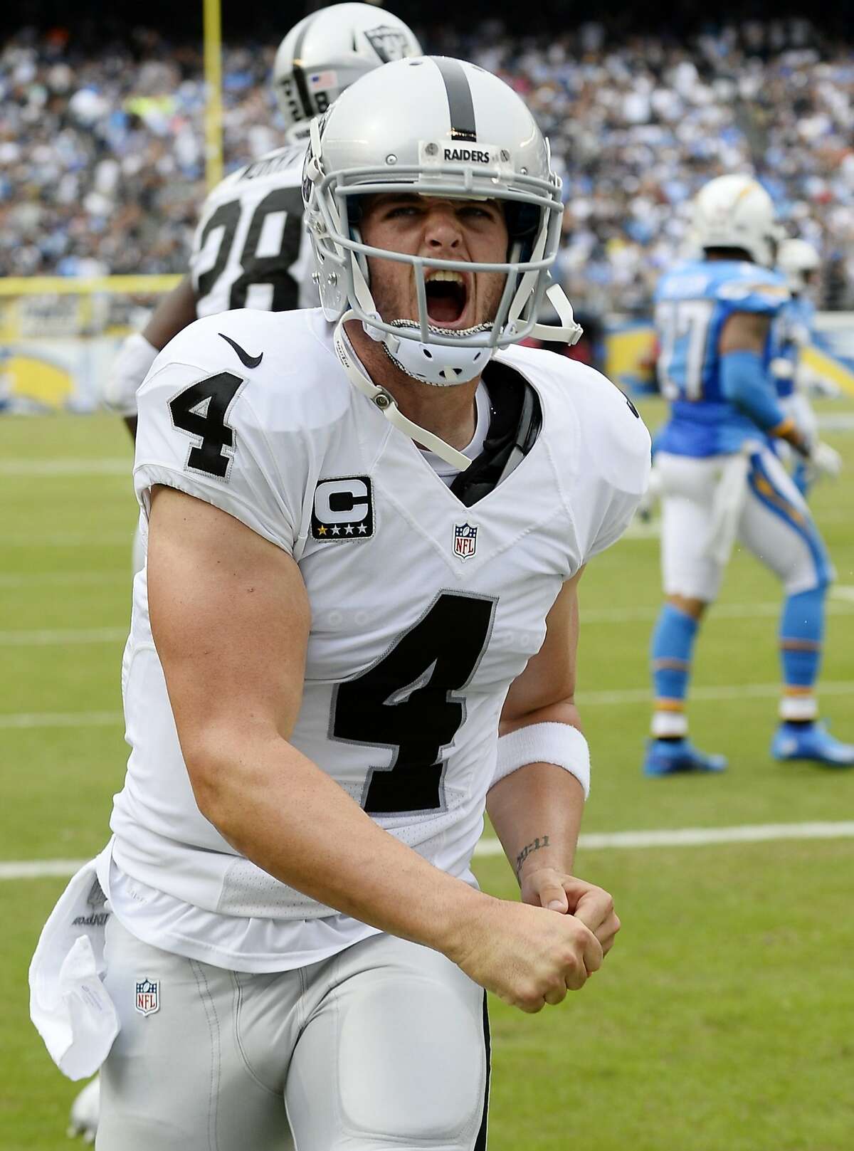Raiders' Derek Carr learns how to be a successful quarterback