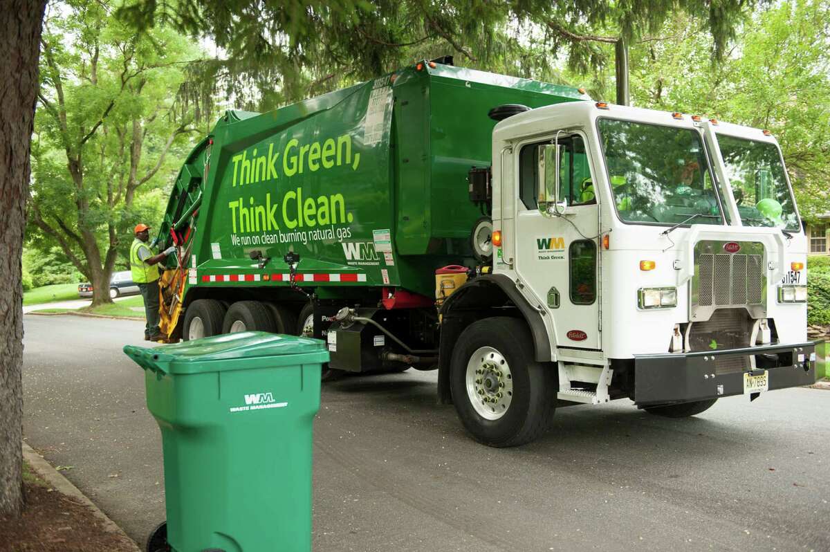 Waste Management reported a rise in third-quarter profit despite weakness in its recyclying business caused by higher processing costs and low commodity prices.