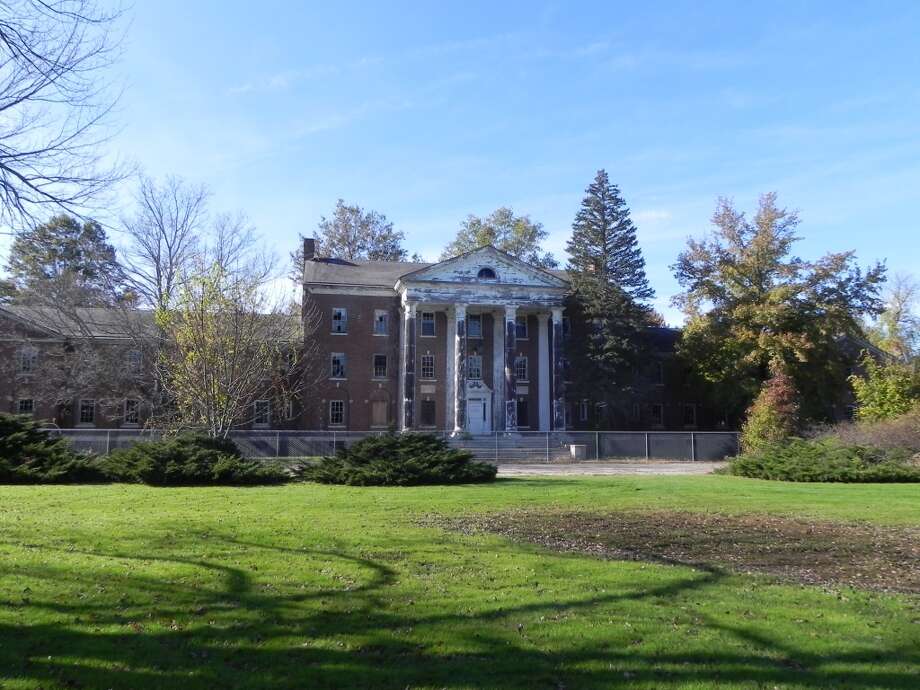 ‘Midnight Mary’ continues to haunt Evergreen Cemetery in New Haven ...