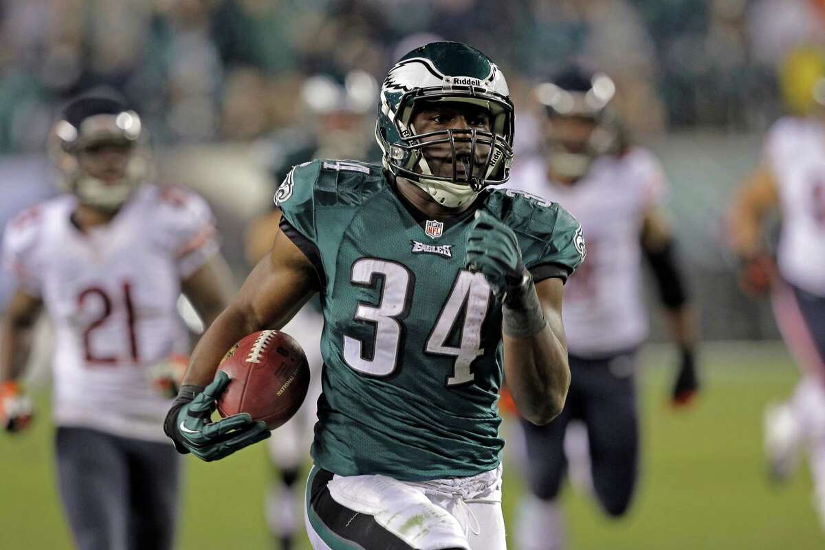 PHILADELPHIA - DECEMBER 22: Running back Bryce Brown #34 of the Philadelphia Eagles runs for a touchdown during a game against the Chicago Bears on December 22, 2013 at Lincoln Financial Field in Philadelphia, Pennsylvania. The Eagles won 54-11.
