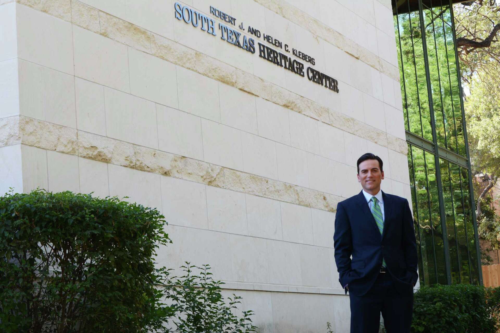 Ex-KENS anchor dishes on love, war, icky food, image size:1920x1280