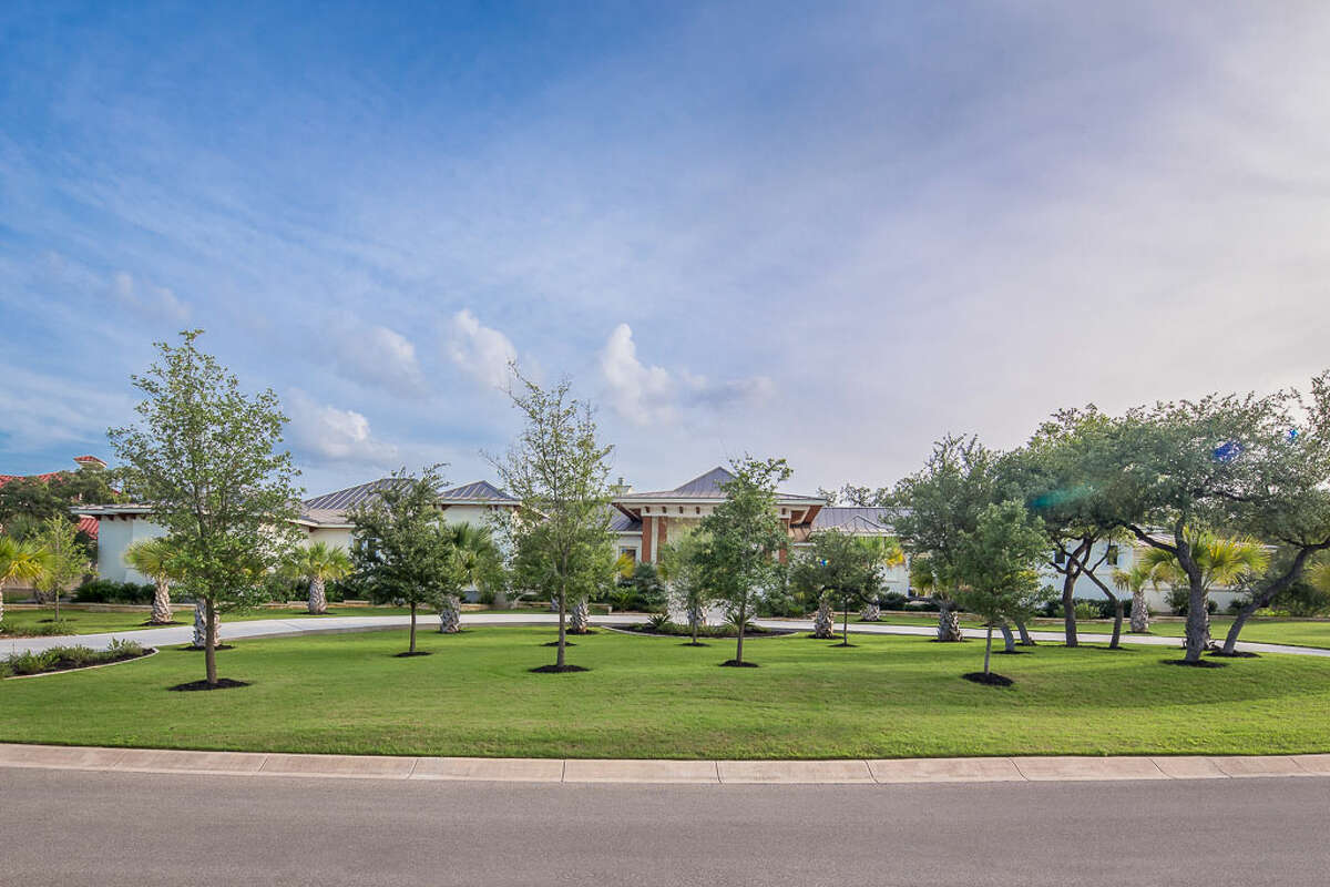 Resortstyle living in Huntington at Shavano Park