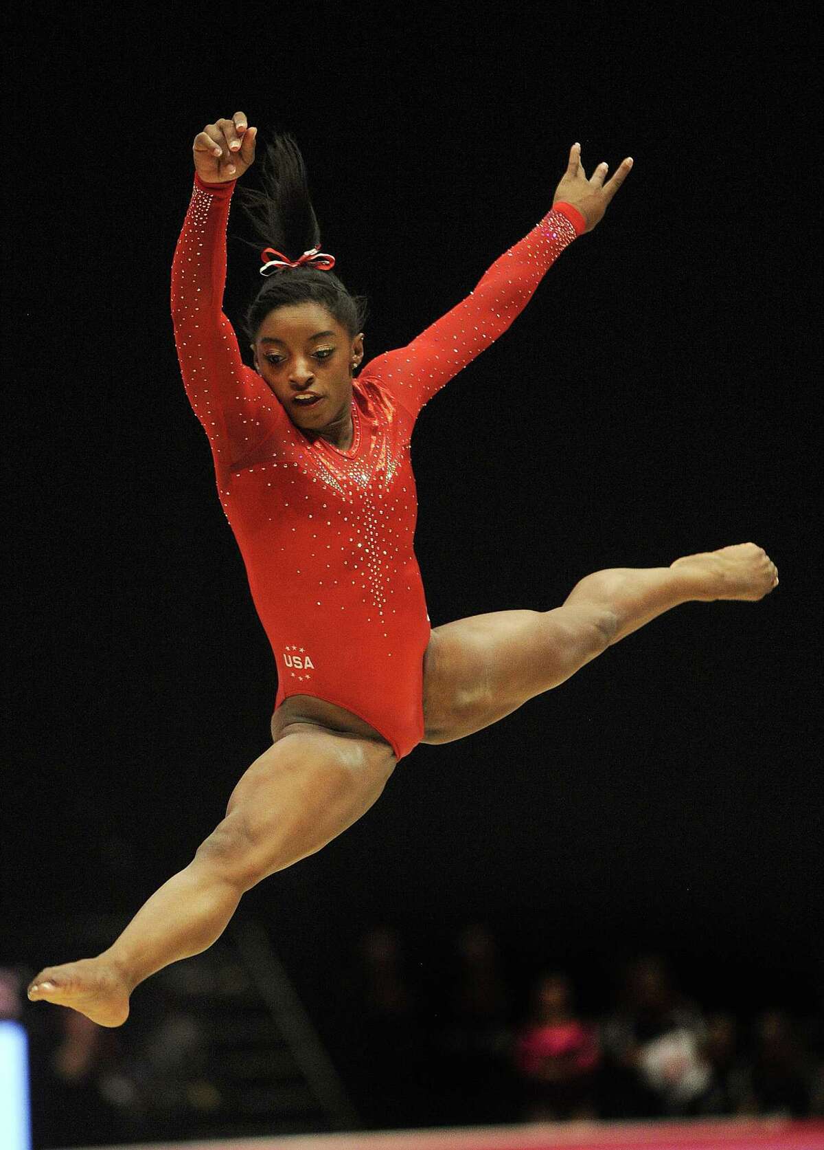 Simone Biles wins bronze in women's vault at world championships