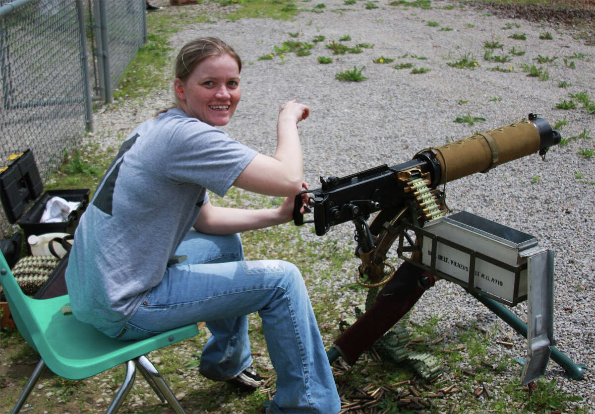 Gun enthusiasts fire 50,000 rounds in 15 minutes at Machine Gun Shoot ...