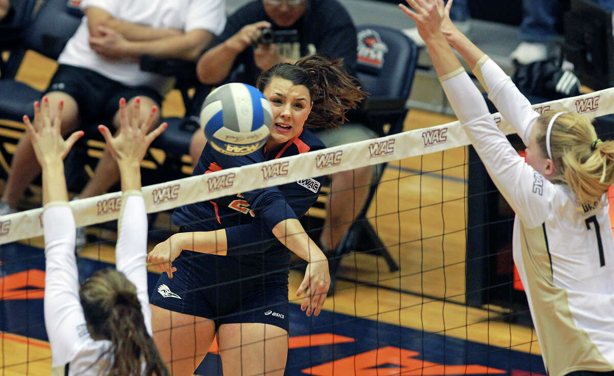 Dempsey Thornton finds a hole through the defenders as Idaho beats UTSA 3-2 in the semifinals of the WAC volleyball tournament at the UTSA Convocation Center on Nov. 20, 2012.