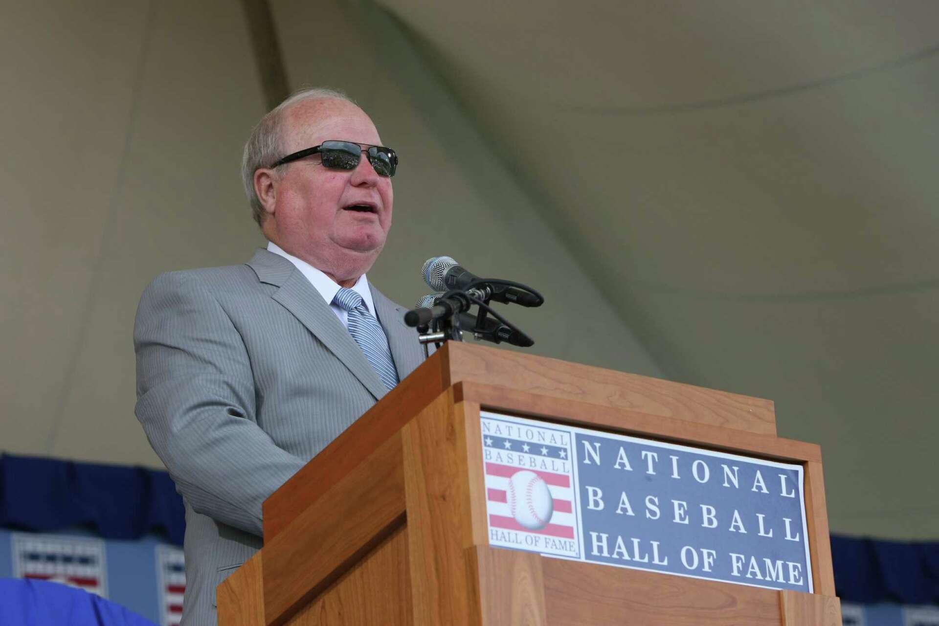 Dave Niehaus' life chronicled in new book: 'My Oh My'