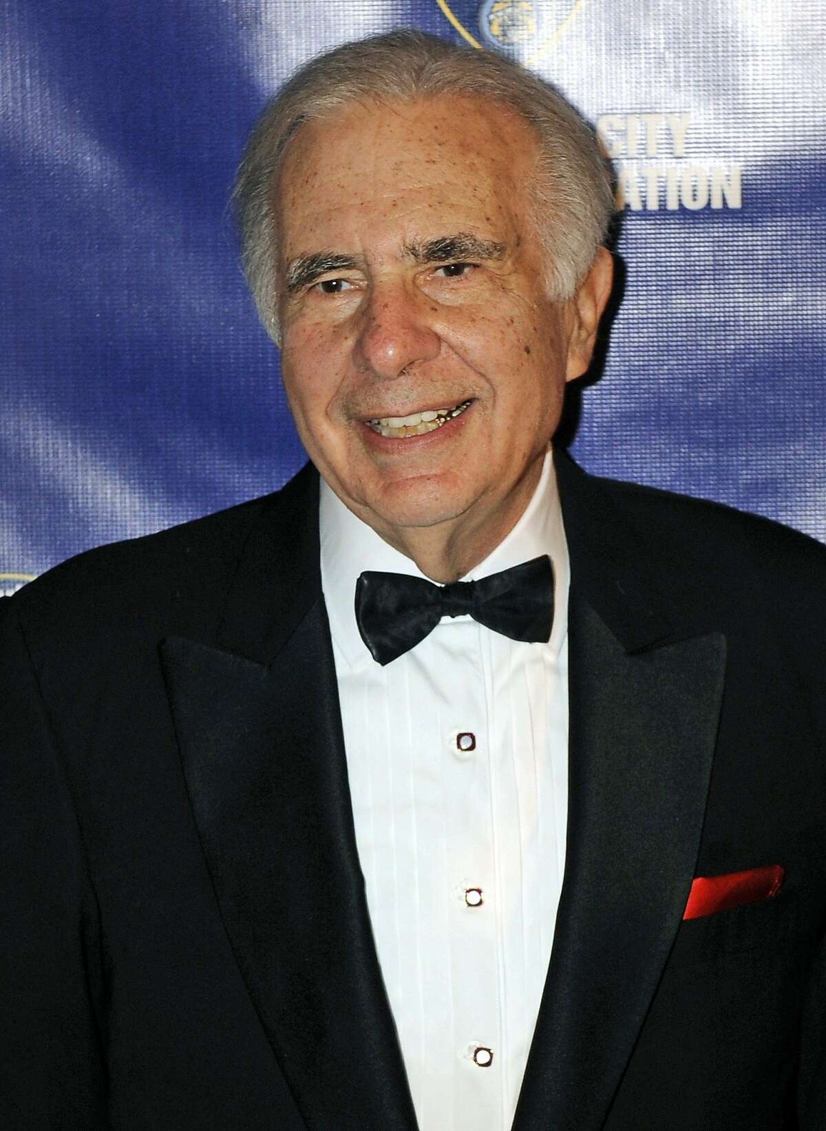 FILE - In this March 16, 2010 file photo, financier Carl Icahn poses for photos upon arriving for the 32nd annual New York City Police Foundation Gala in New York. In a letter sent to American International Group Inc. and posted on his website on Wednesday, Oct. 28, 2015, Icahn urged the company to split up into smaller companies, saying that the insurance provider is "too big to succeed." (AP Photo/Henny Ray Abrams, File)