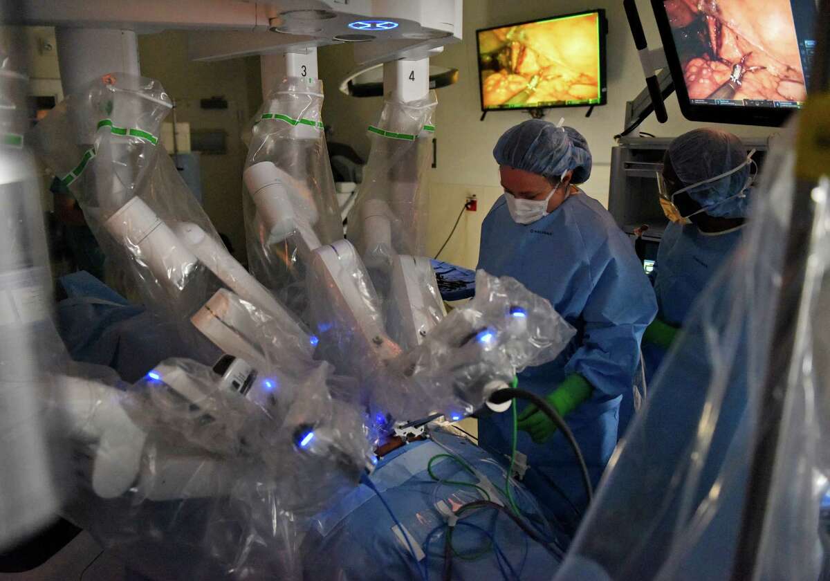 Surgical robot lends a helping hand at Greenwich Hospital