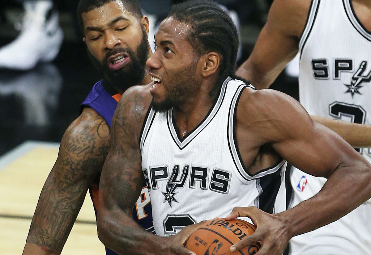 Kawhi Leonard drives in the lane as the Spurs host the Phoenix Suns at the AT&T Center on Oct. 20, 2015.