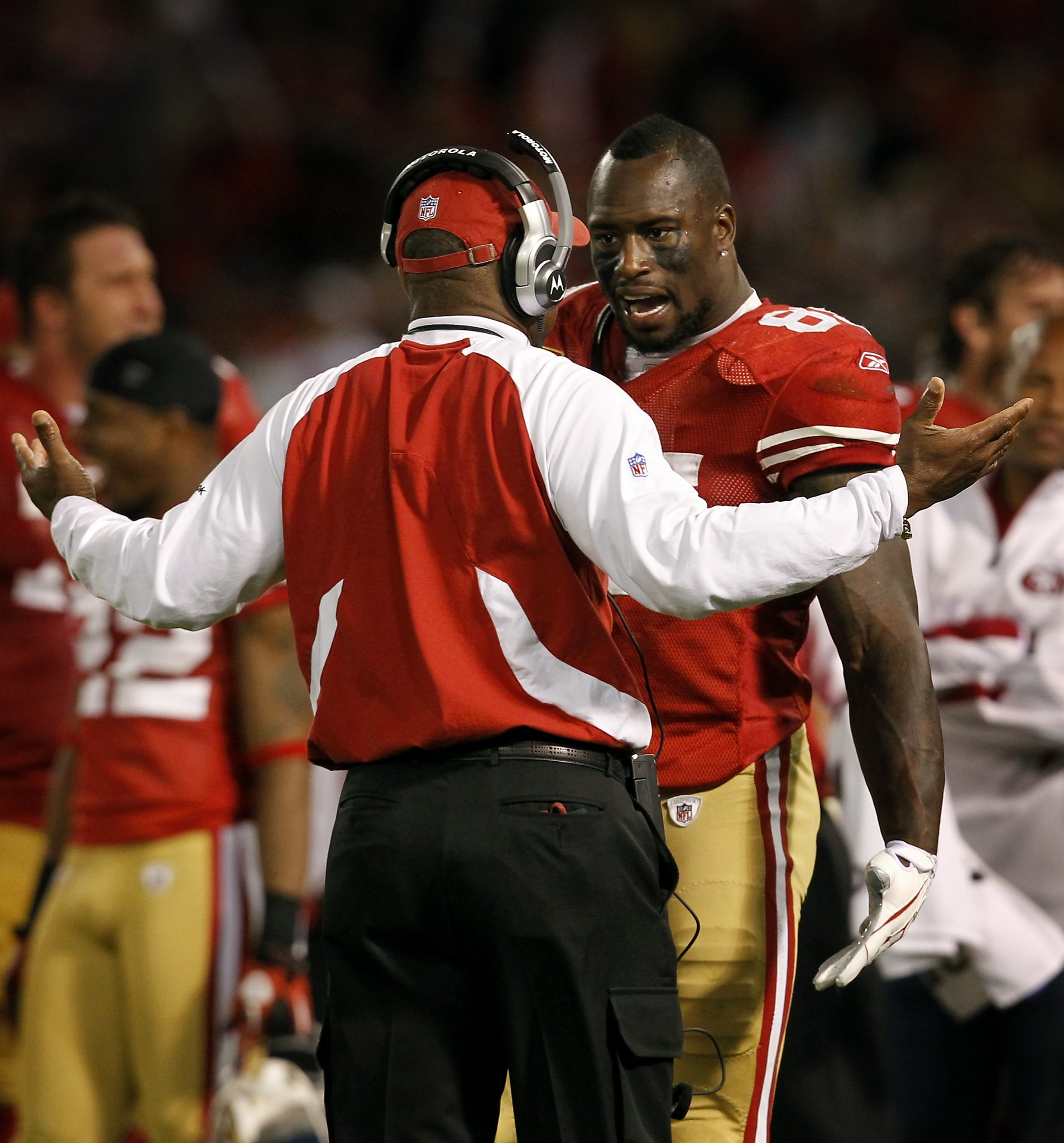 Vernon Davis traded, Colin Kaepernick benched: 49ers in disarray