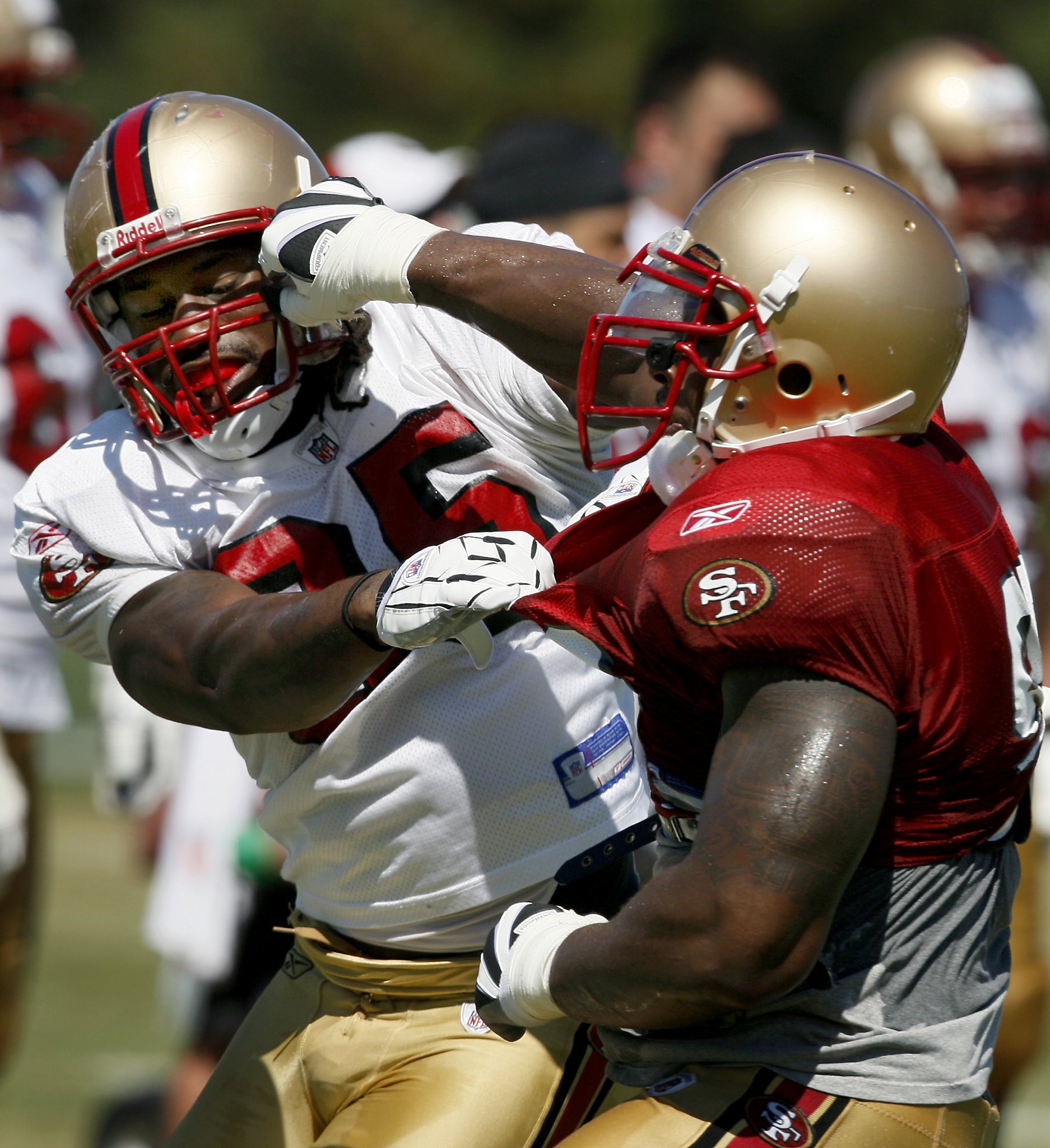 Vernon Davis traded, Colin Kaepernick benched: 49ers in disarray