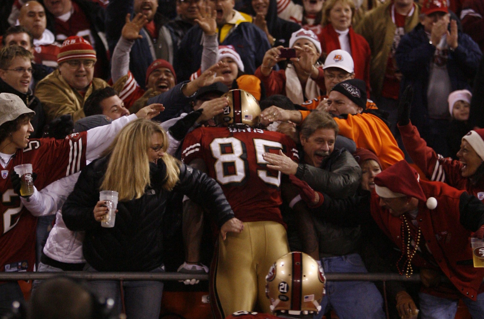 Reebok NFL on Field San Francisco 49ers Vernon Davis 85 -   Canada in  2023