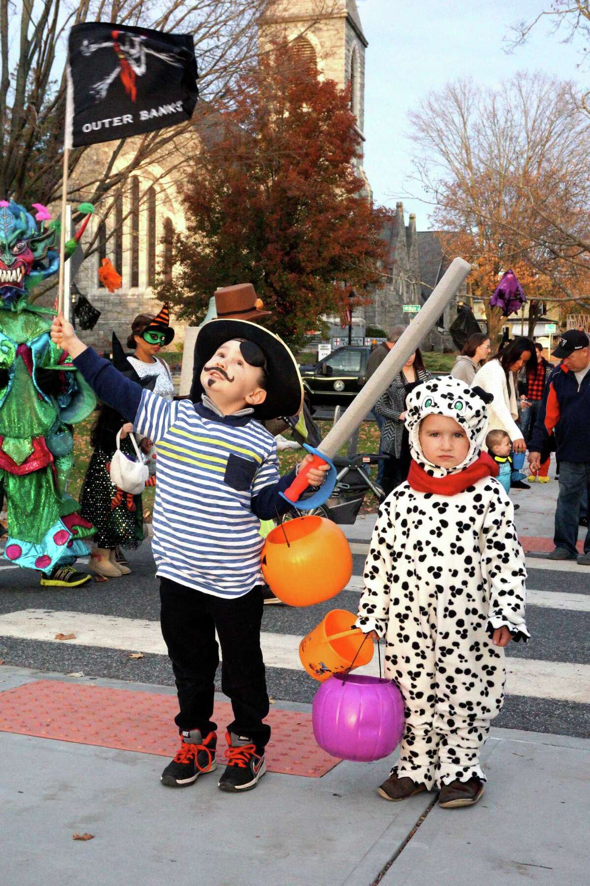 Zombie flash mob spooks New Milford trunkortreat event