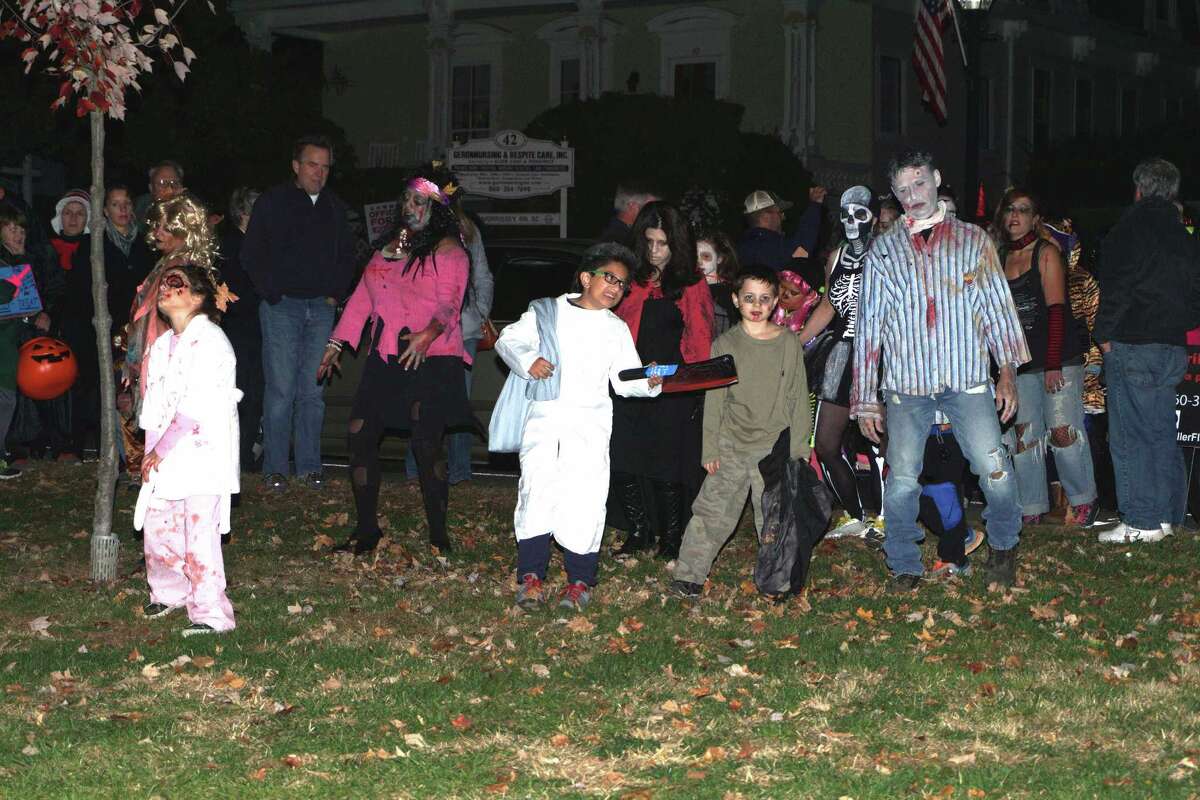 Zombie flash mob spooks New Milford trunkortreat event