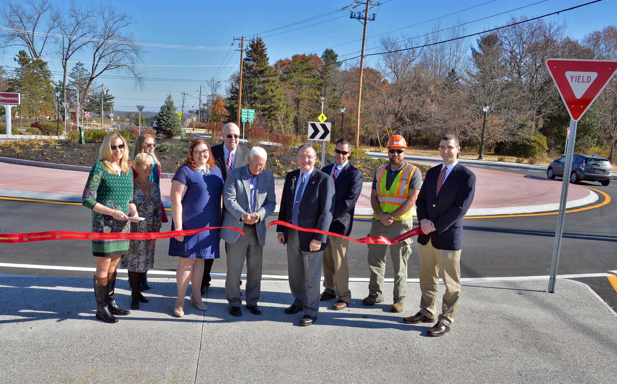 More roundabouts open near Round Lake