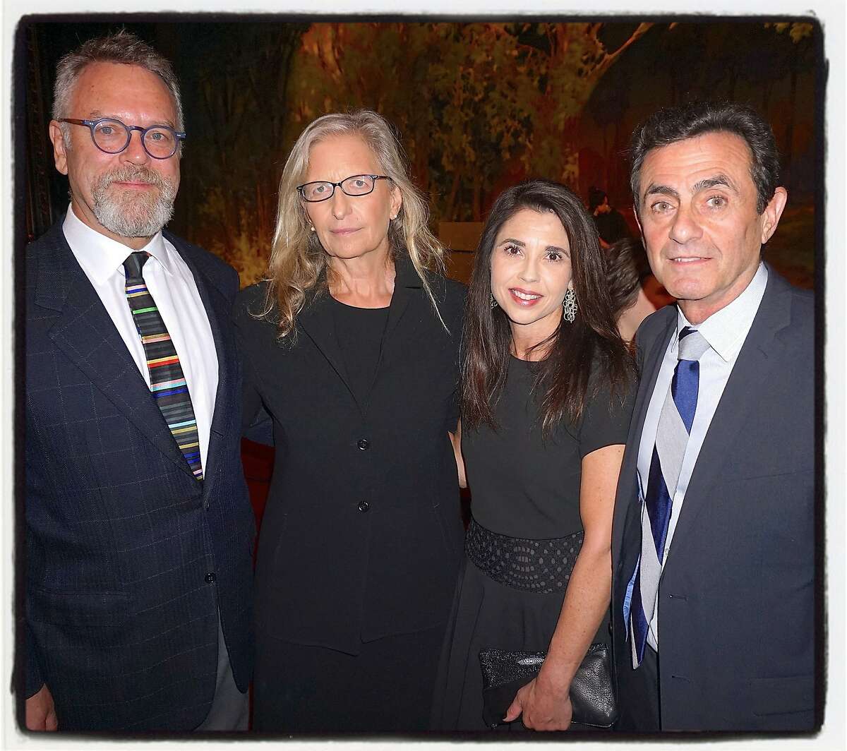 Nion McEvoy (left) with photographer Annie Leibovitz, MAC President Candace Cavanaugh and SFMOMA Director Neal Benezra. Nov 2015.