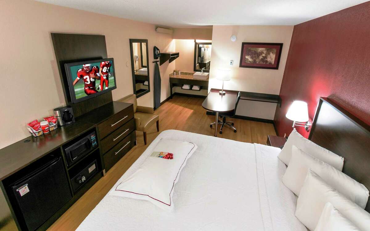 Red Roof Inn welcomes Harvey victims and their pets, matches Red Cross